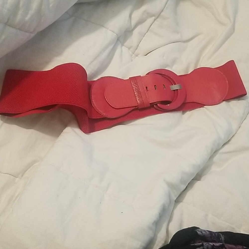 Red stretch belt